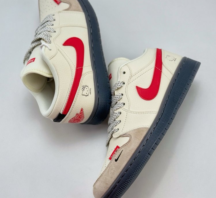 Ike Sb Dunk Low X Hello Kitty Xf8698-037
