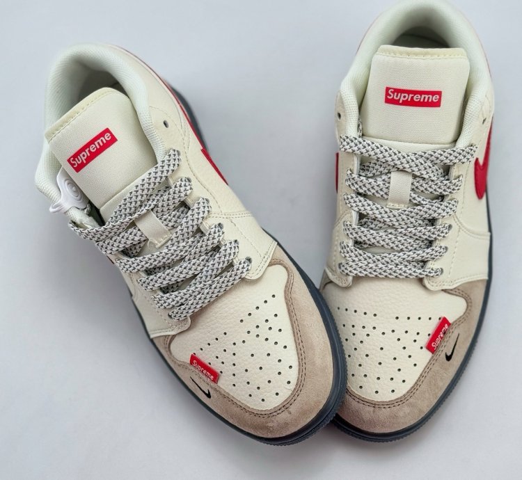 Ike Sb Dunk Low X Hello Kitty Xf8698-037