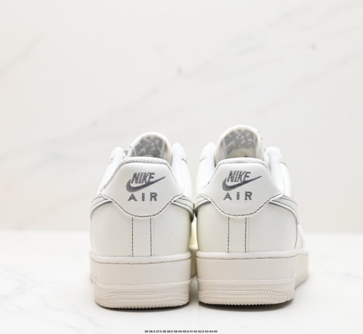 200 Nike Air Force 1 Low 07 -
