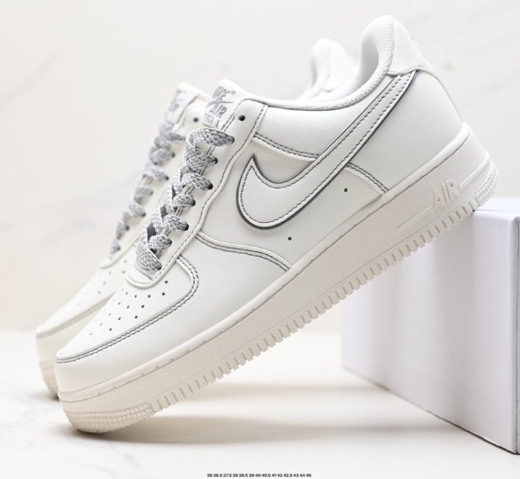 200 Nike Air Force 1 Low 07 -