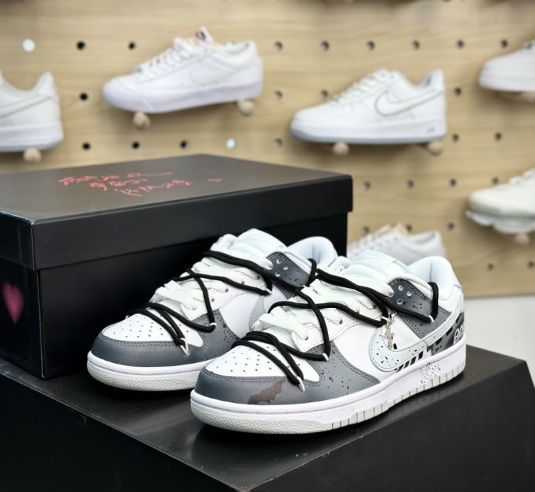 300 Mens And Womens Shoes Diy Pure p24 Nike Sb Dunk Low Ink Graffit