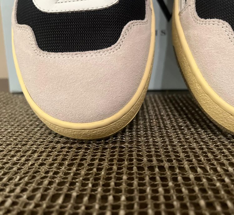 Clay Low Top Sneakers In Black Red