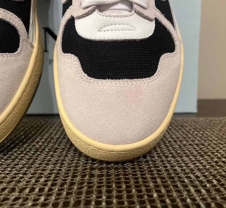 Clay Low Top Sneakers In Black Red