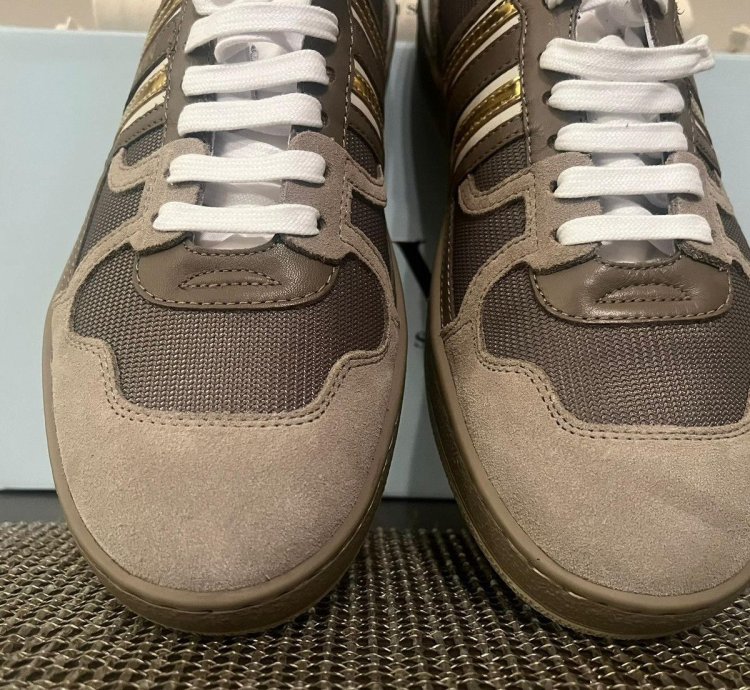 Clay Low Top Sneakers In Dark Grey Gold