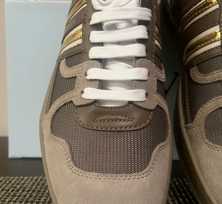 Clay Low Top Sneakers In Dark Grey Gold