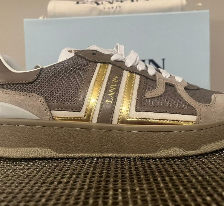 Clay Low Top Sneakers In Dark Grey Gold