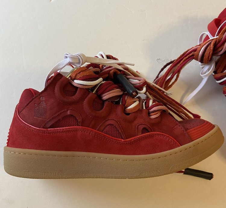 Curb Sneaker