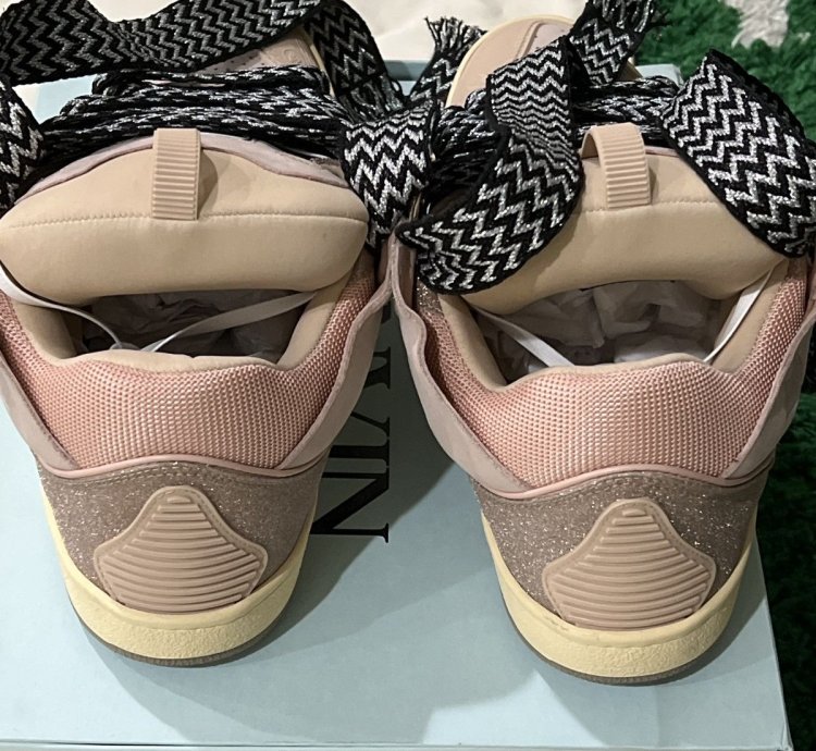 Curb Sneakers