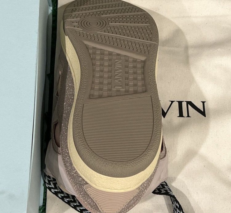 Curb Sneakers