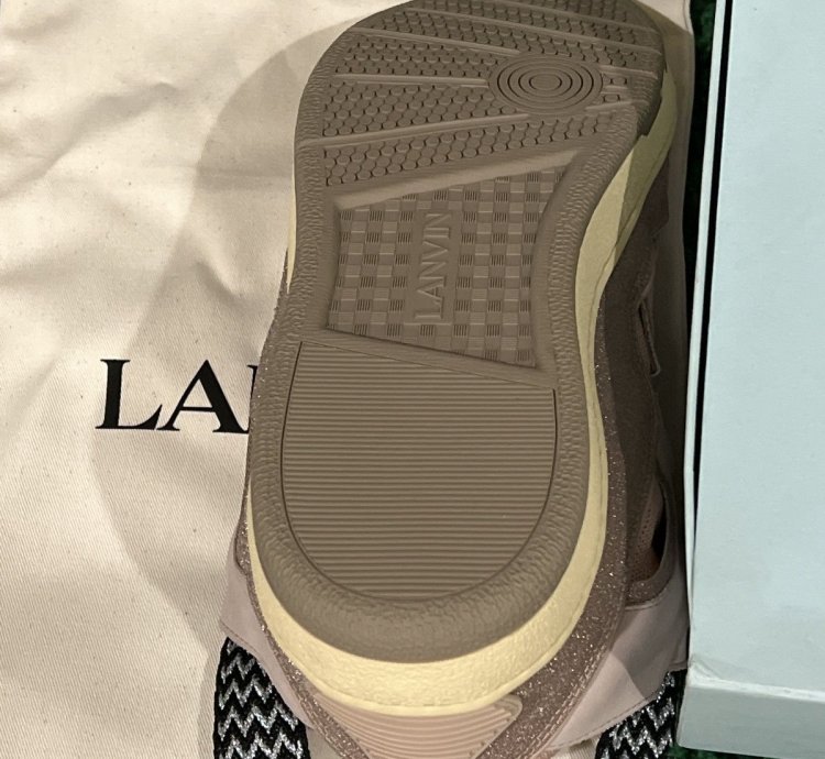 Curb Sneakers