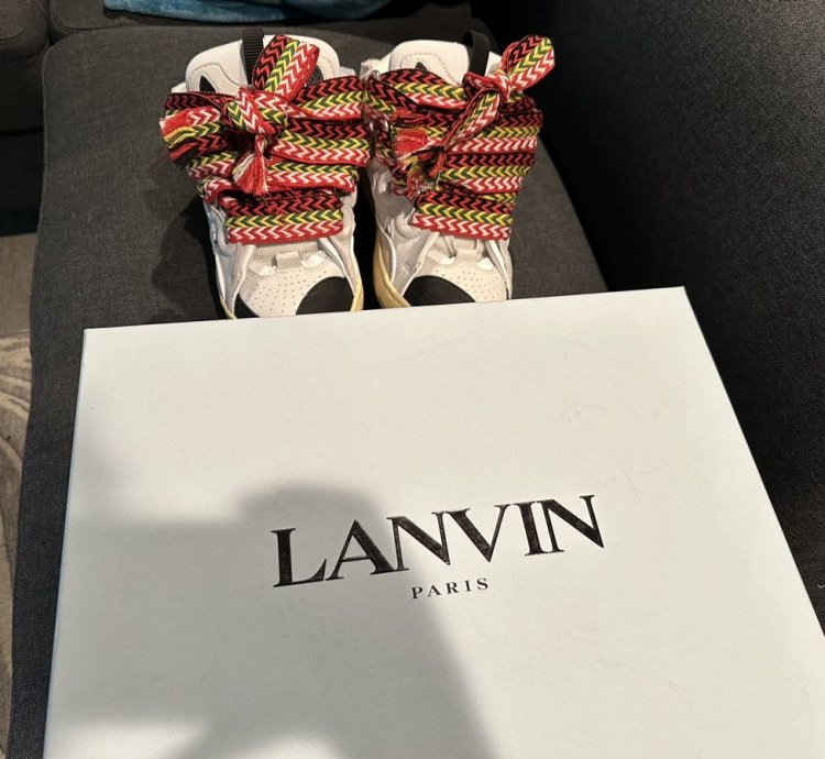 Lanvin Curb