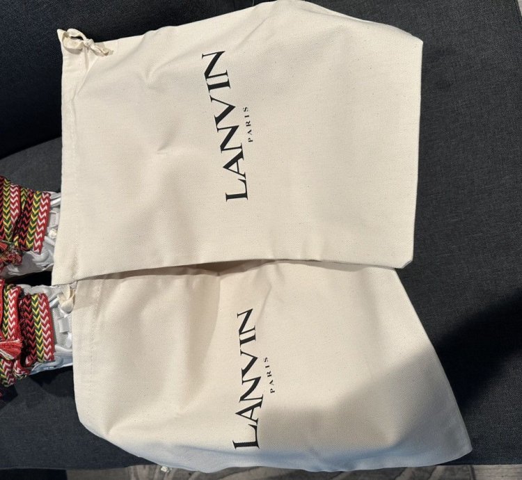 Lanvin Curb
