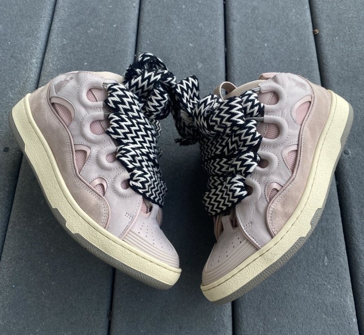 Lanvin Curb