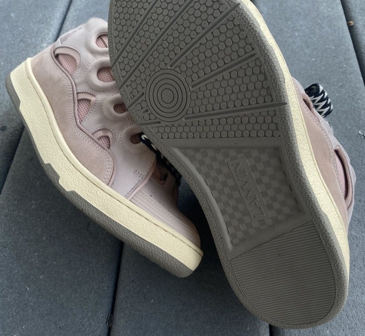Lanvin Curb