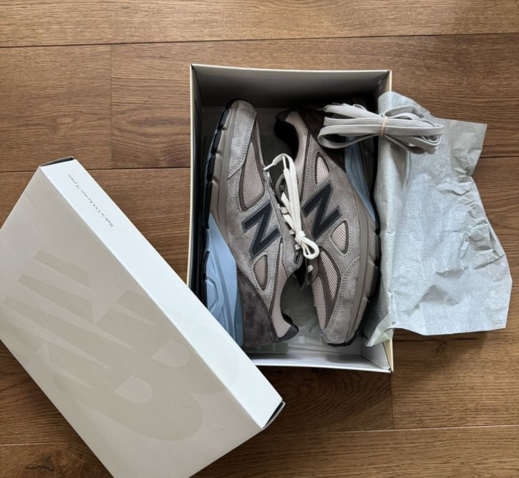 Auralee New Balance 990v4 Brand New Rare