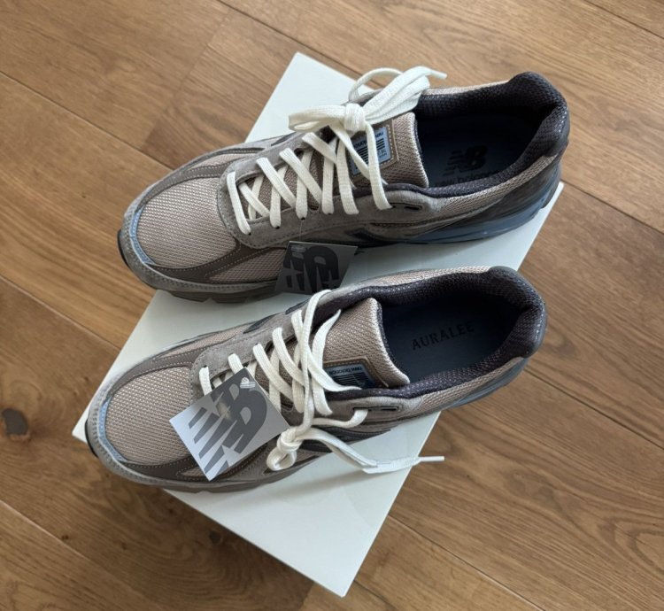 Auralee New Balance 990v4 Brand New Rare