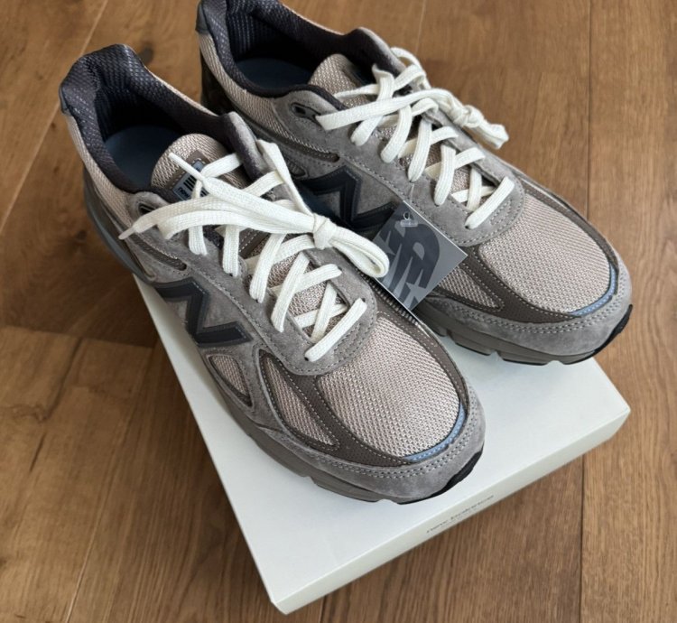 Auralee New Balance 990v4 Brand New Rare
