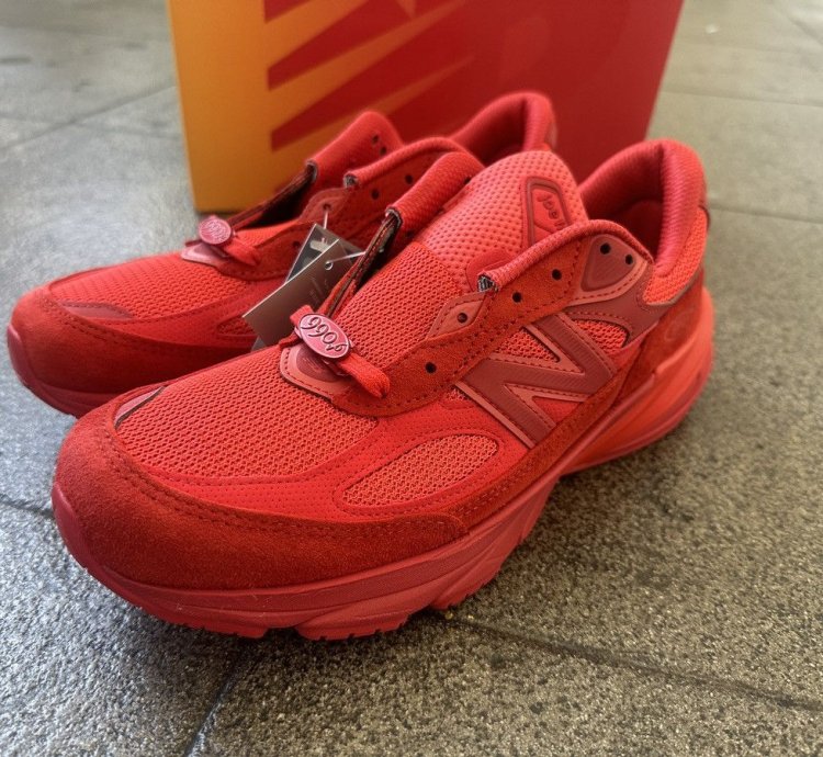Joe Fresh New Balance 990 V6