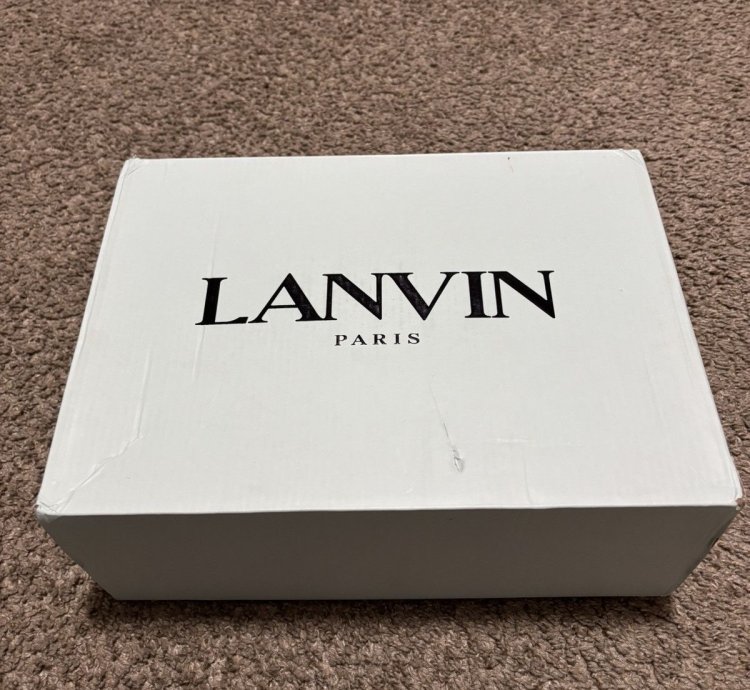 Lanvins Curbs