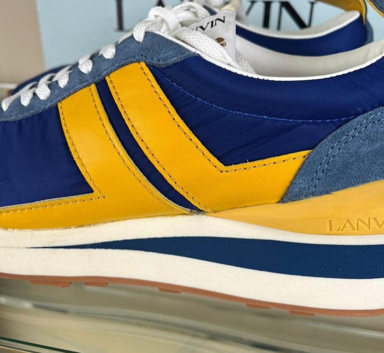 Low Top Runner Sneakers In Multicolor