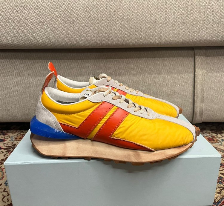 Mesh Runner Trainer Sneakers In Yellow Red