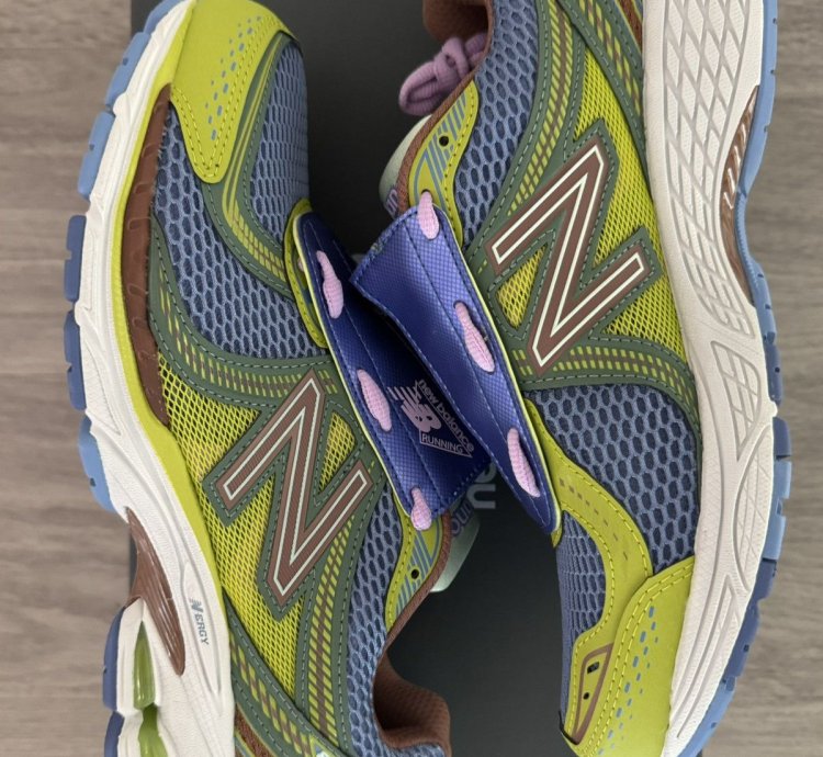 New Balance 860v2 Upthere 2000 Tropes