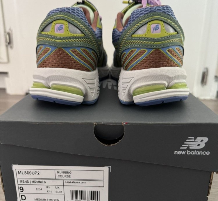 New Balance 860v2 Upthere 2000 Tropes