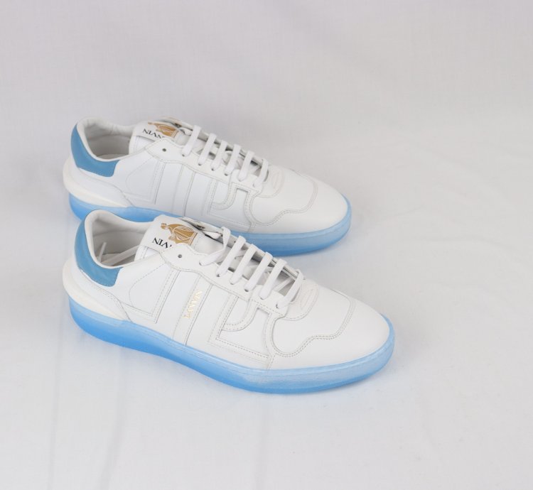 O1rshd11223 Clay Low Top Sneakers In White Blue