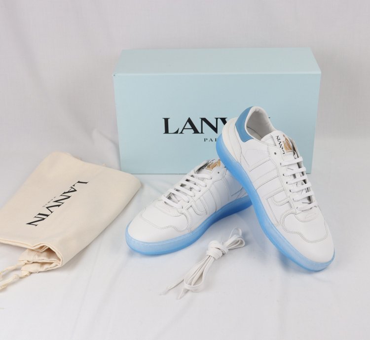 O1rshd11223 Clay Low Top Sneakers In White Blue