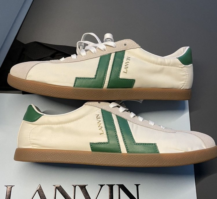 Super Runway Limited Edition Logo Sneaker
