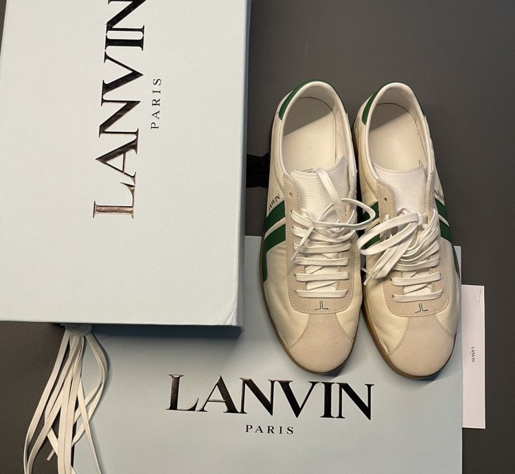 Super Runway Limited Edition Logo Sneaker