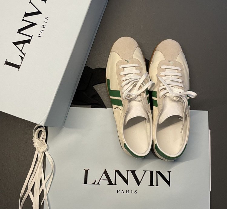Super Runway Limited Edition Logo Sneaker