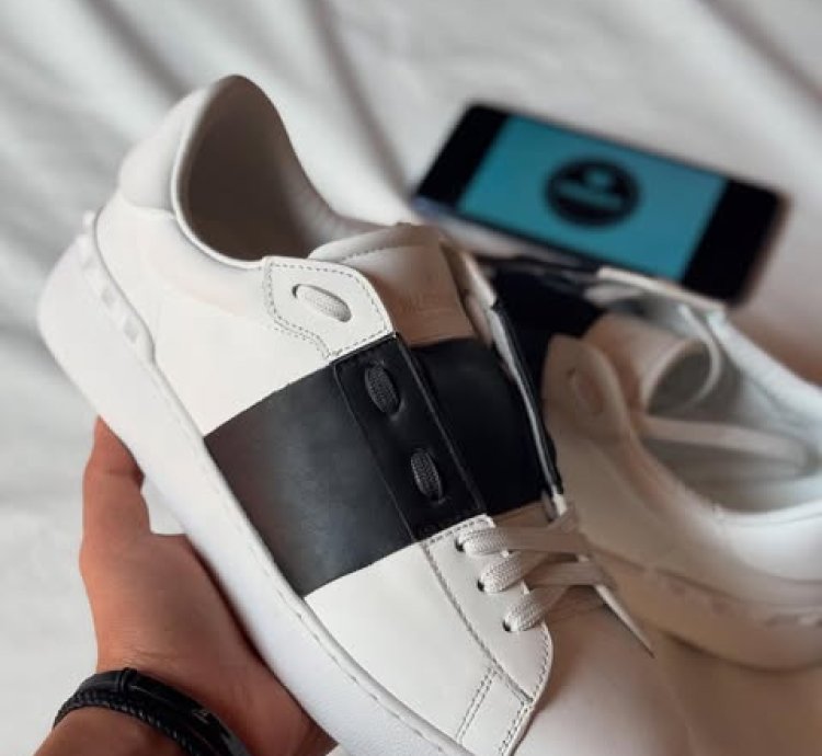 Valentino Garavani Leather Sneakers marine