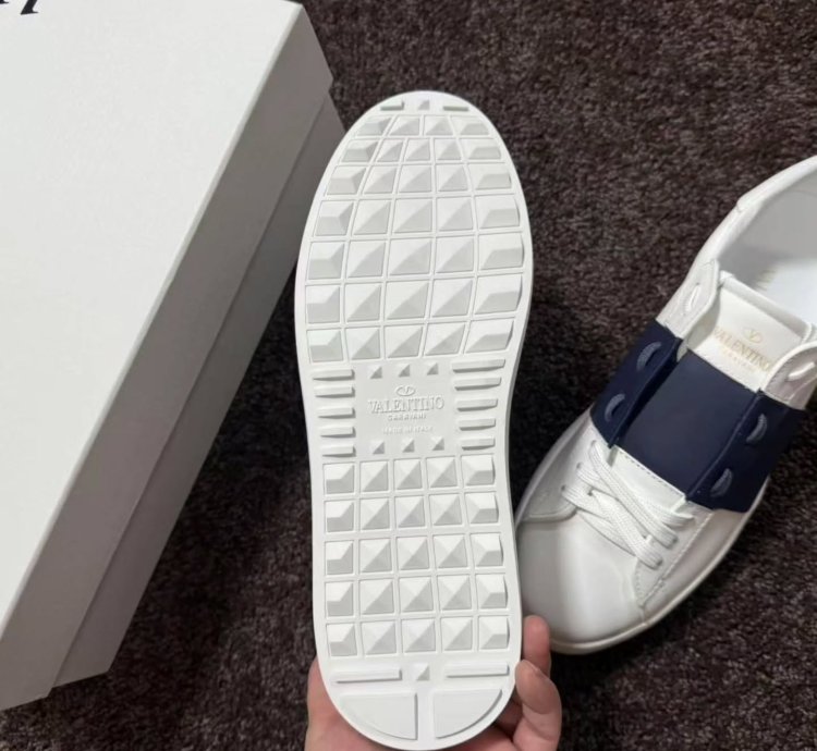 Valentino Garavani Leather Sneakers marine