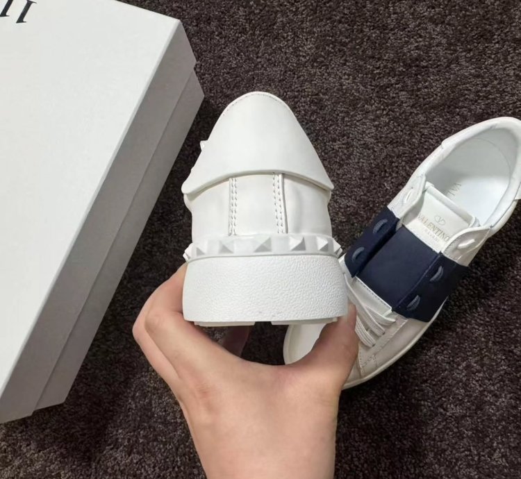Valentino Garavani Leather Sneakers marine
