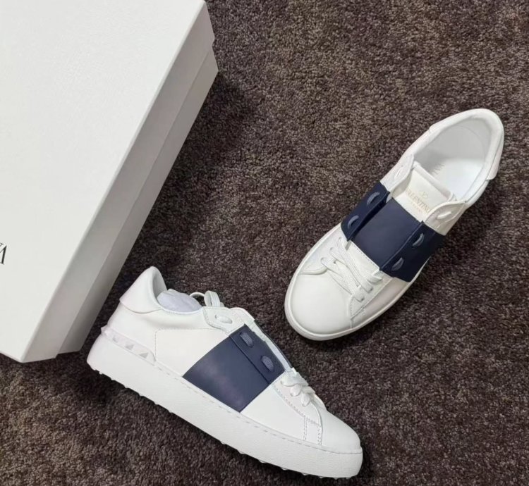 Valentino Garavani Leather Sneakers marine