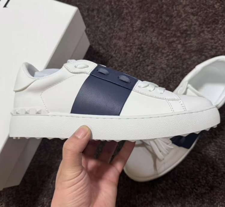 Valentino Garavani Leather Sneakers marine