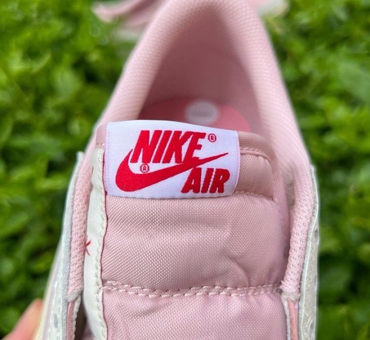 Air Jordan 1 Retro Low Og Sp Travis Scott Sail Shy Pink