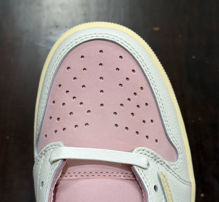 Air Jordan 1 Retro Low Og Sp Travis Scott Sail Shy Pink