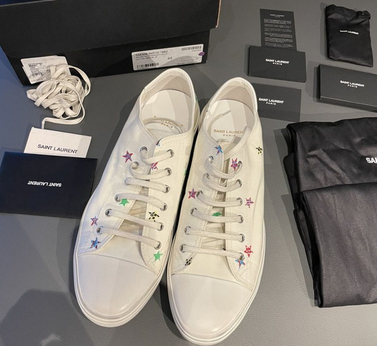 650new Limited Edition Runway Star Canvas Low Top Sneakers