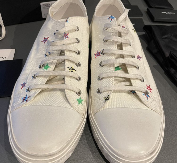 650new Limited Edition Runway Star Canvas Low Top Sneakers