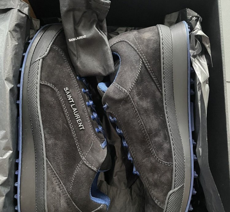 890 Value Runway Brand New Velour Velvet Jump Sneakers