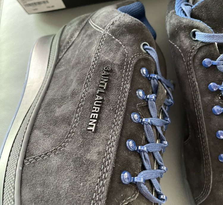 890 Value Runway Brand New Velour Velvet Jump Sneakers