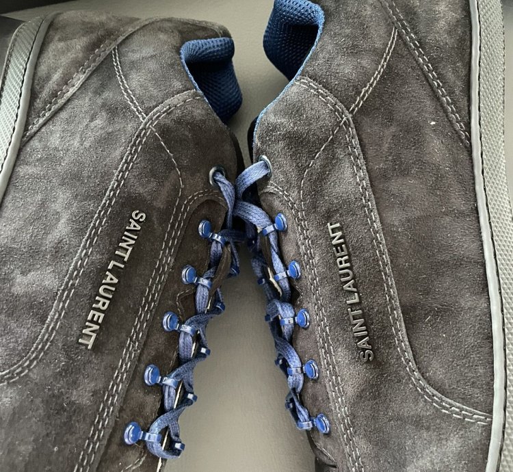 890 Value Runway Brand New Velour Velvet Jump Sneakers