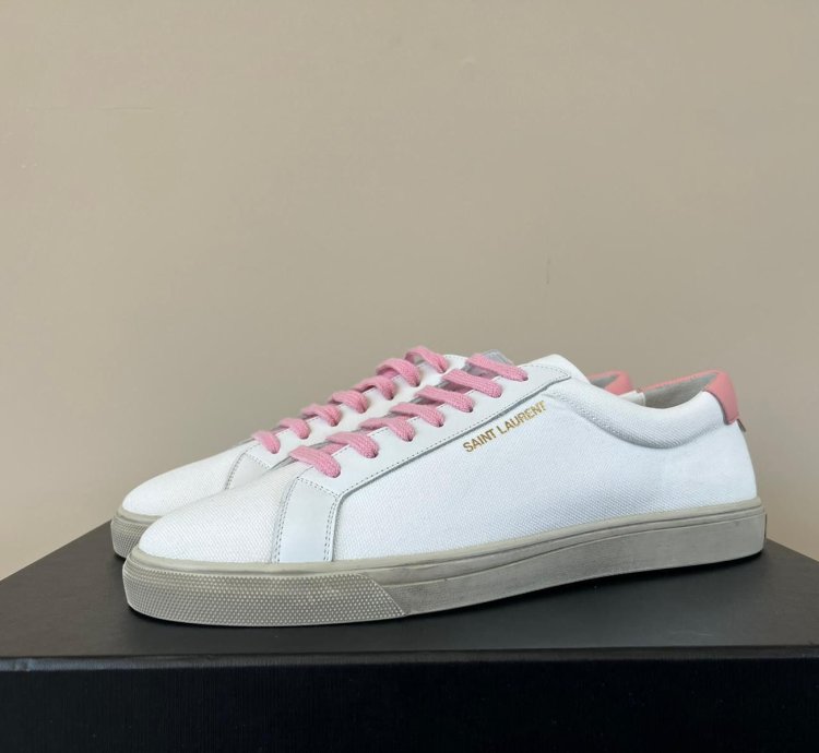 Andy Low Top Sneakers In White Pink