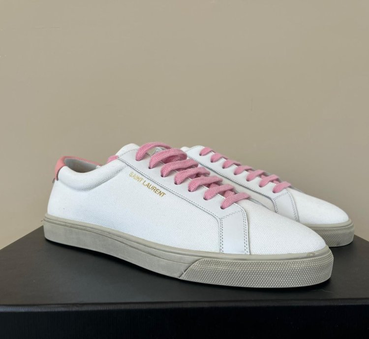 Andy Low Top Sneakers In White Pink