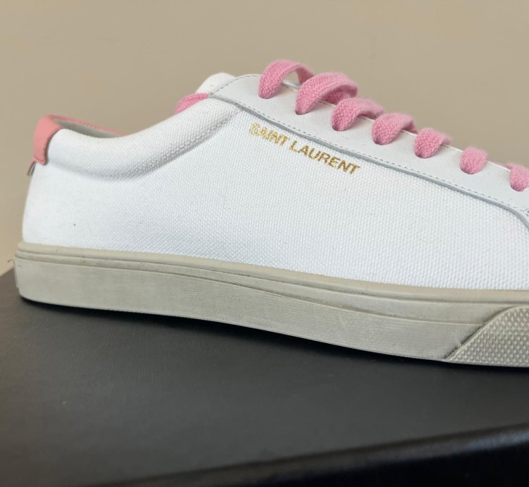 Andy Low Top Sneakers In White Pink