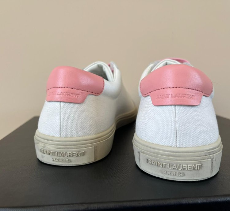 Andy Low Top Sneakers In White Pink