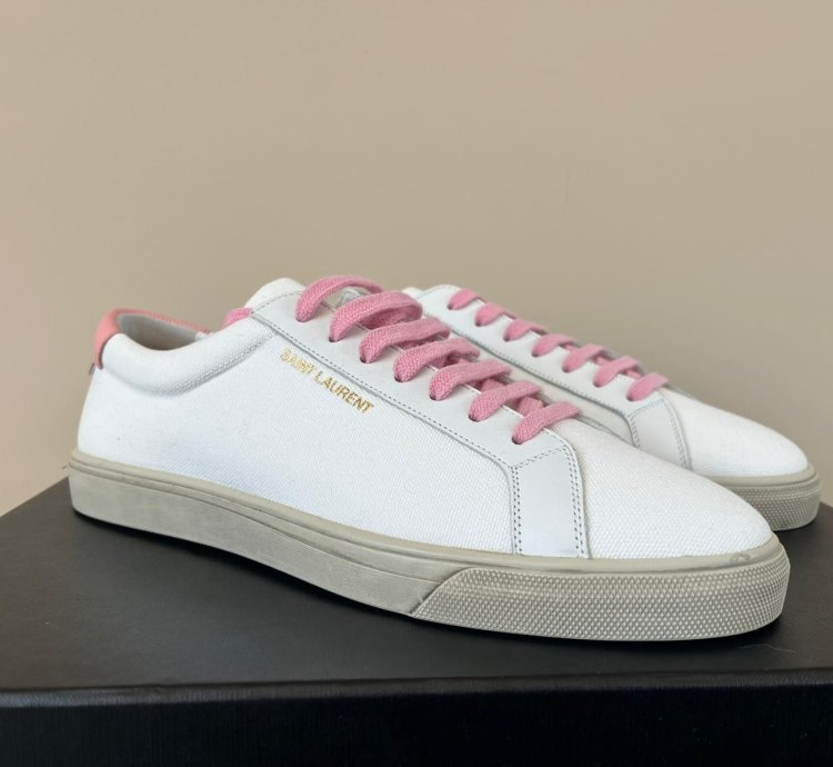 Andy Low Top Sneakers In White Pink
