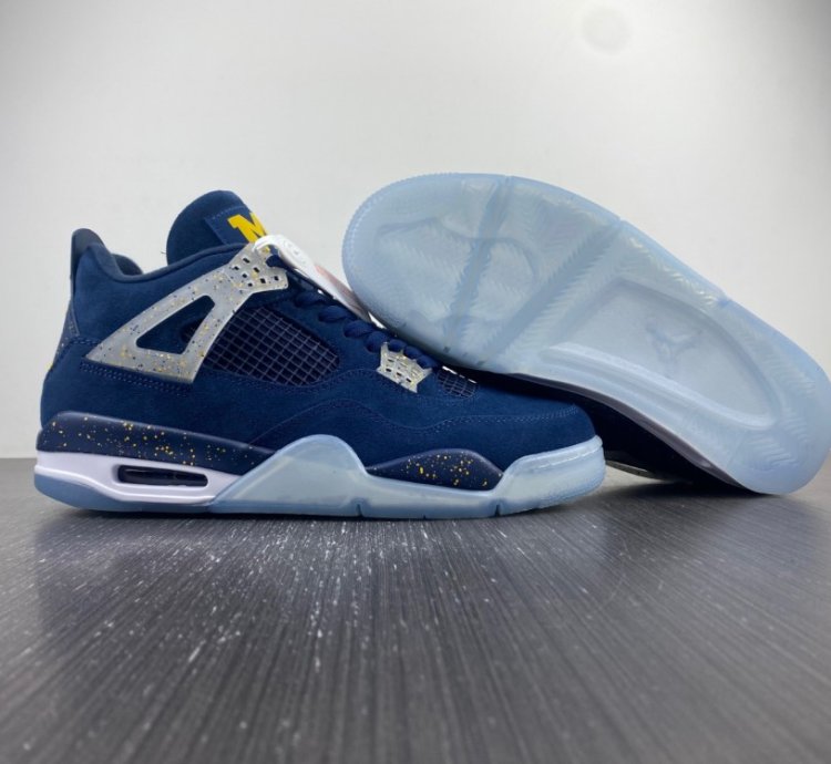 Nike Air Jordan 4 Retro Michigan